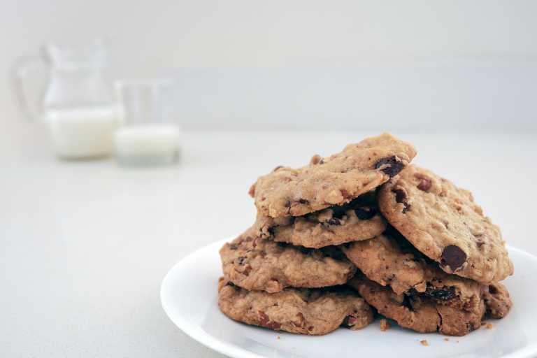 Oatmeal raisin cookie